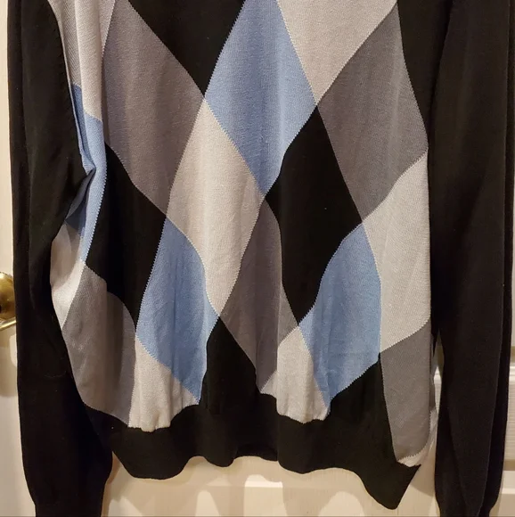 Kenneth Roberts Platinum Ladies Sweater - Picture 2 of 4